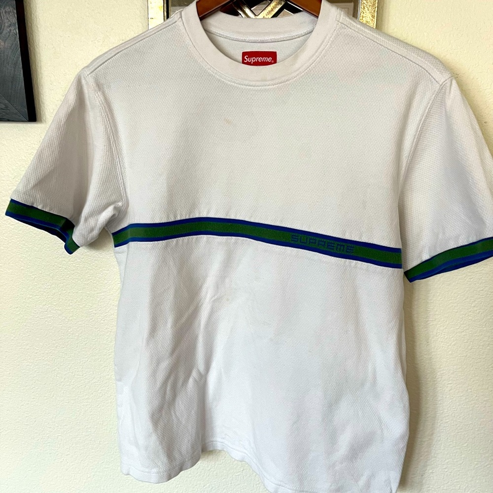 Supreme tshirt with green logo
